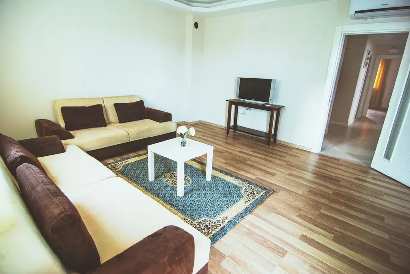 Spacious 2 Bedroom For Up To 5 With Mountain View Free Wifi - Image 1