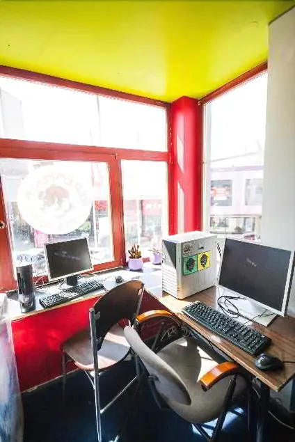 Red Emperor Hostel - Image 1
