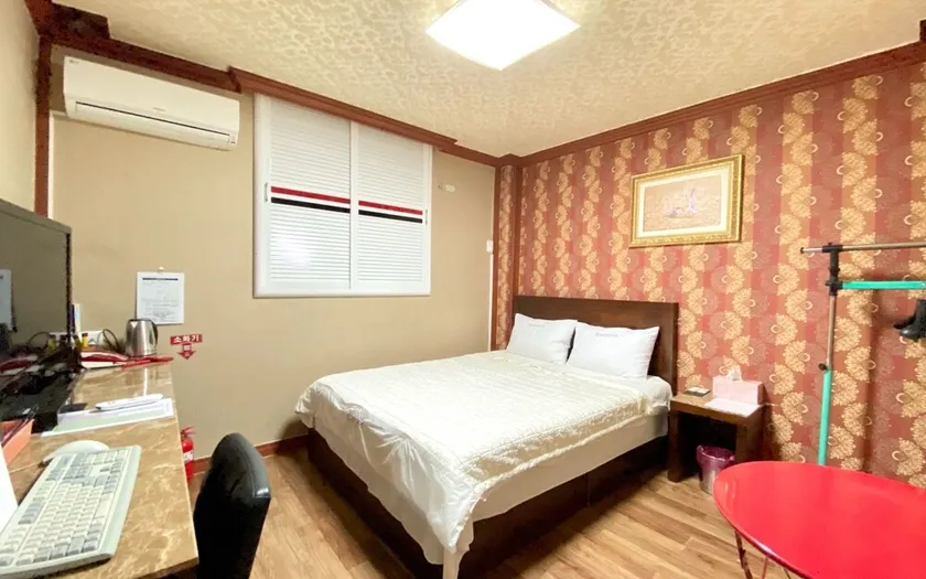 Ulsan Jeonhadong Gyeongwon Biz - Image 1