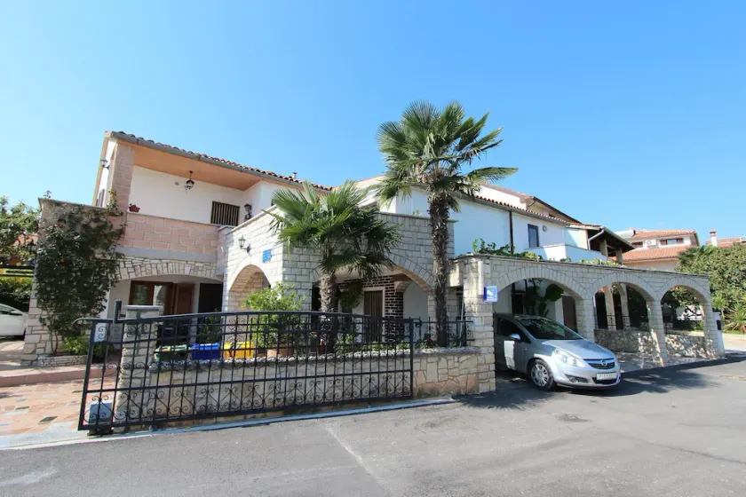 Guest House Rexa - Image 1