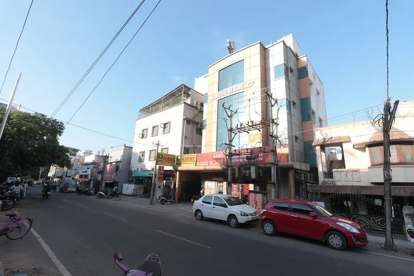 OYO Flagship 342 Anna Nagar-MMM Hospital - Image 1