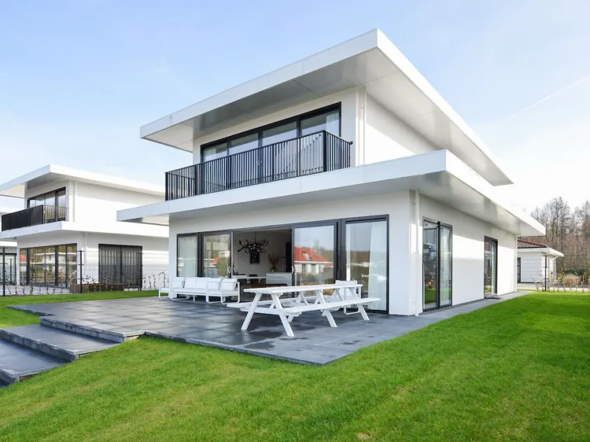 Luxury Villa on the Waterfront With Jetty - Image 1