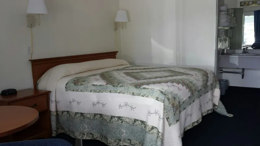 The Springs Motel - Image 1