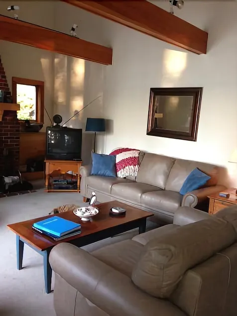 Sherwood Cottage Home - Image 1