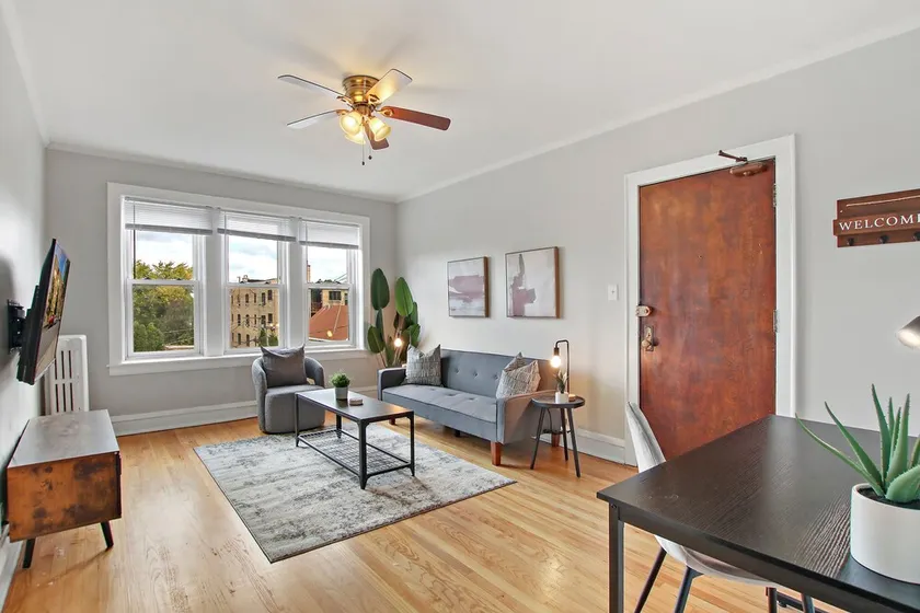 1BR Vibrant Apt in Old Irving Park - Image 1