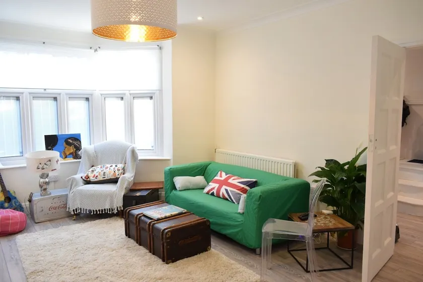 Spacious and Stylish 3 Bedroom Family House - Image 1