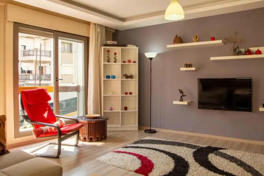 Pleasant and Central Flat With Balcony in Izmir - Image 1