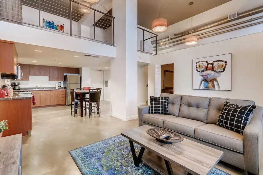 Gorgeous 3 BR Loft In Heart of Gaslamp - Image 1