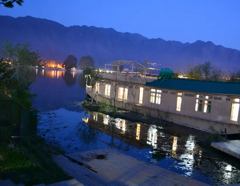 Peacock Houseboats - Image 1