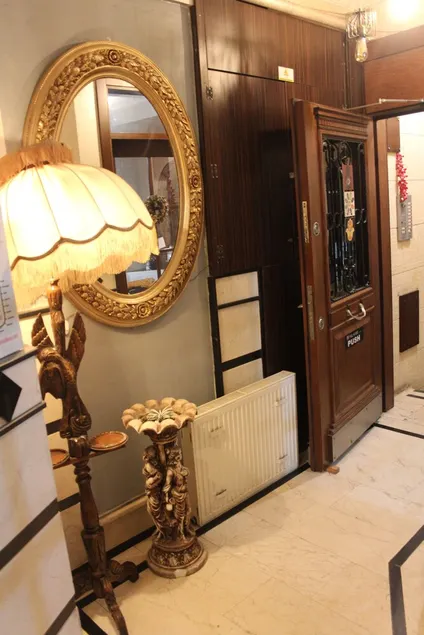 Full House Boutique Hotel - Image 1