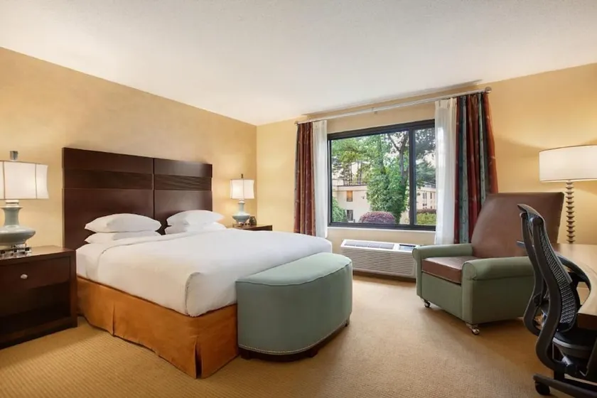 DoubleTree by Hilton Boston Bedford Glen - Image 1
