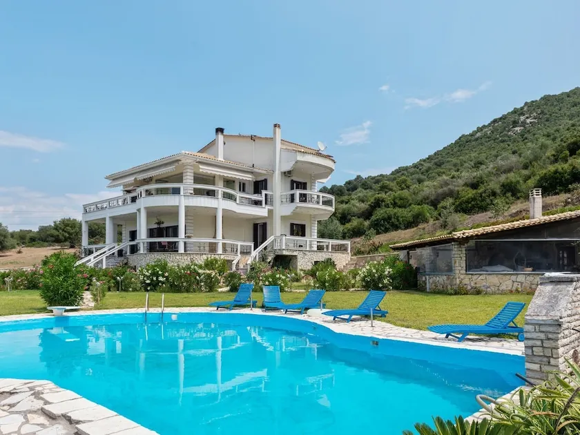 Swanky Holiday Home in Gourgovli With Private Swimming Pool - Image 1