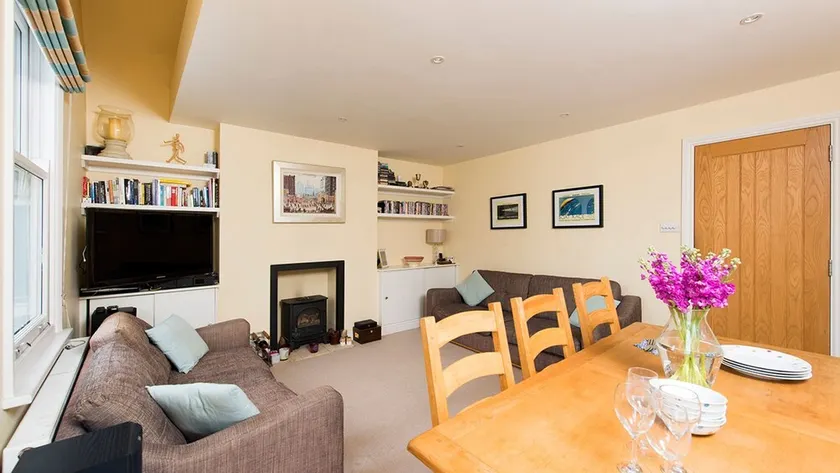 Spacious, Comfortable 2BR Fulham Maisonette - Image 1