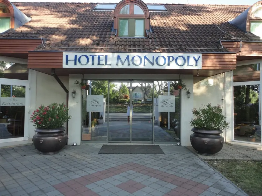 Hotel Monopoly - Image 1