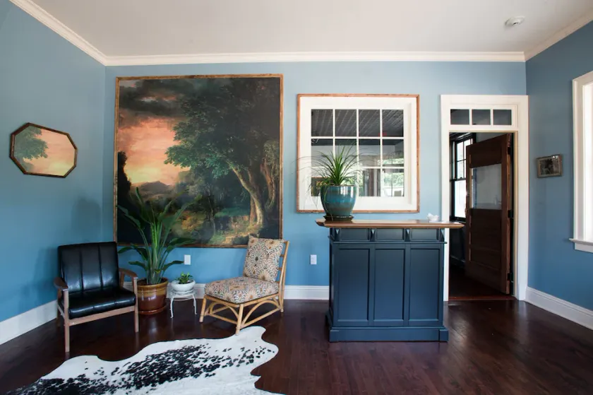 Vanderbilt Lakeside Bar Room & Guesthouse - Image 1