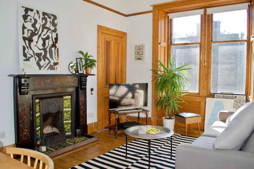 1 Bedroom Flat In Edinburgh - Image 1