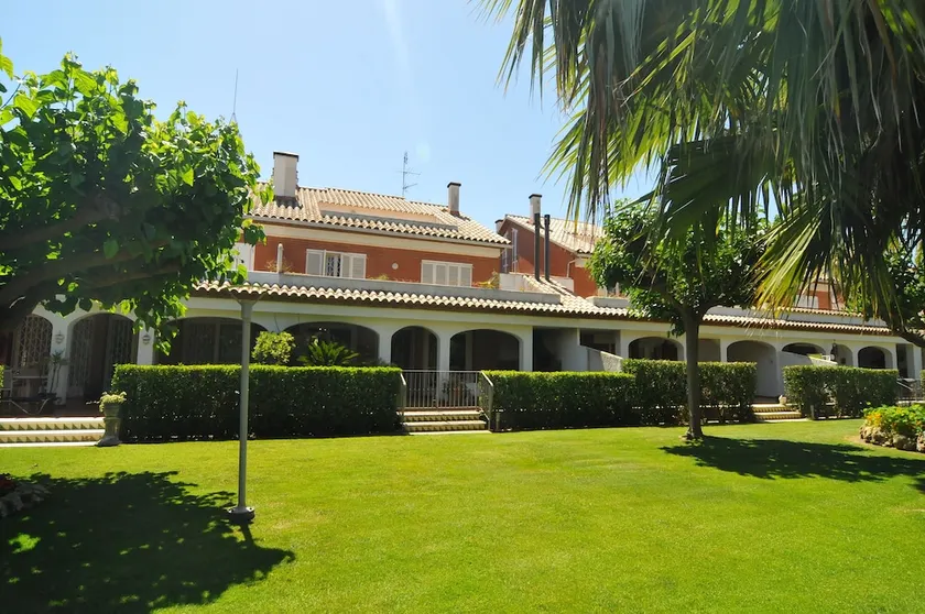 HomeHolidaysRentals Experience - Costa Barcelona - Image 1