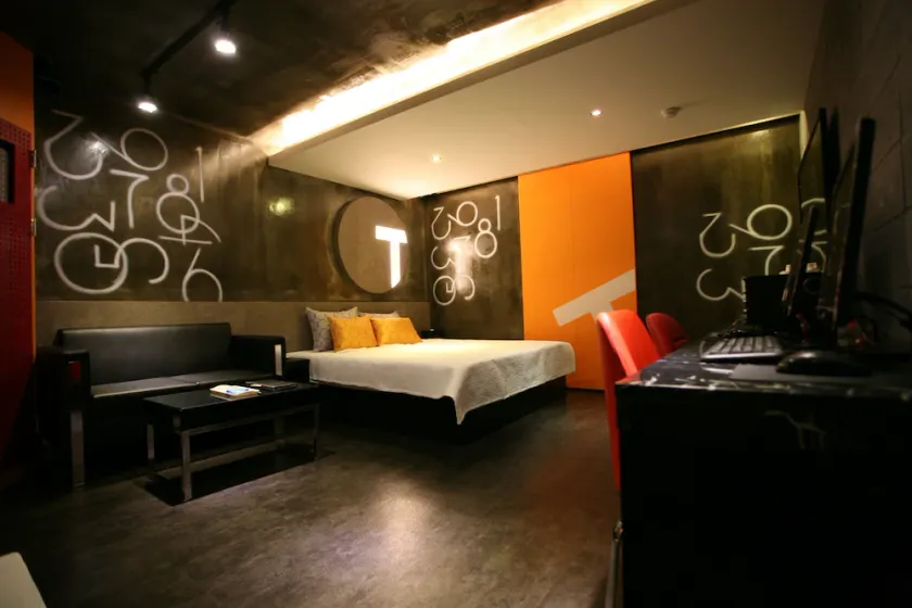 Design T Motel - Image 1