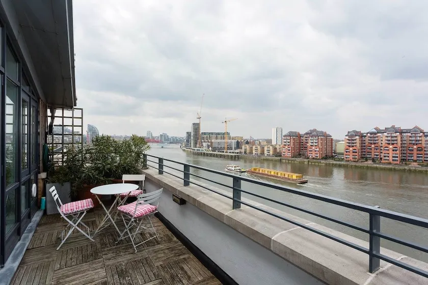 Riverside Hideaway - Image 1