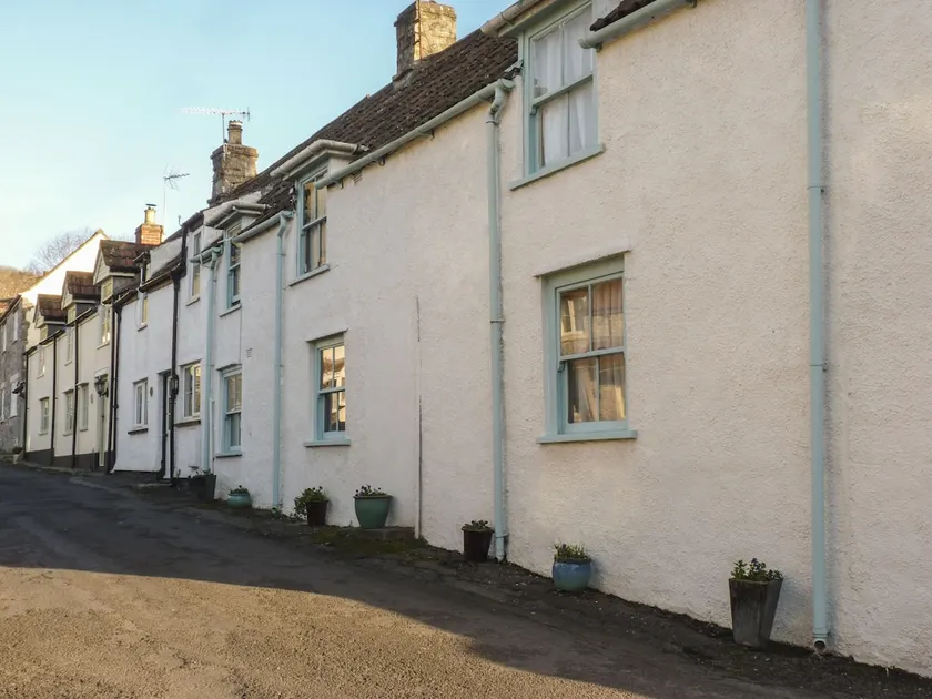 Strawberry Rose Cottage - Image 1