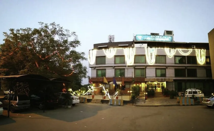 Hotel Pak Continental - Image 1