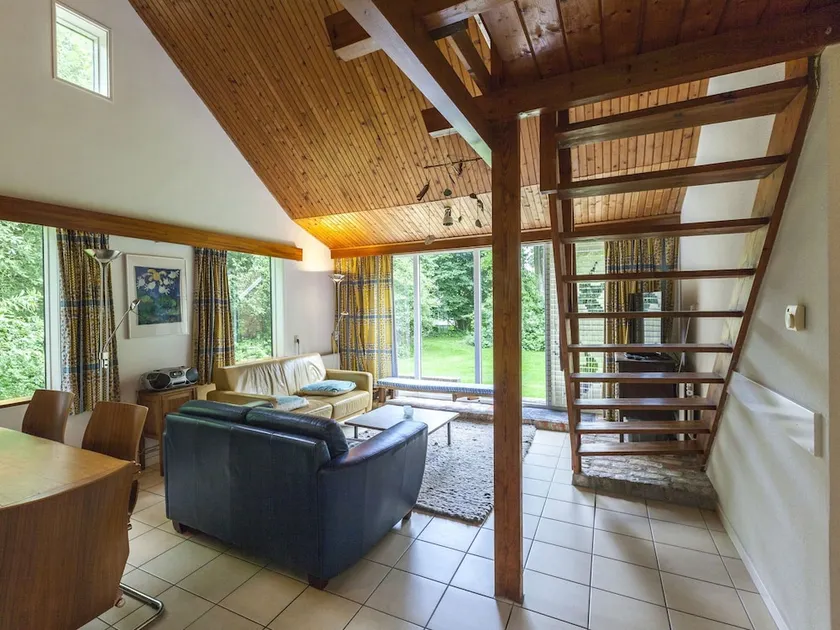 Attractive Holiday Home in Vrouwenpolder With Fenced Garden - Image 1