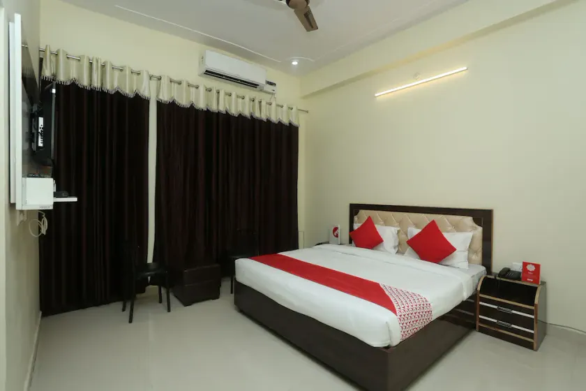 Sr Blessings By OYO Rooms - Image 1