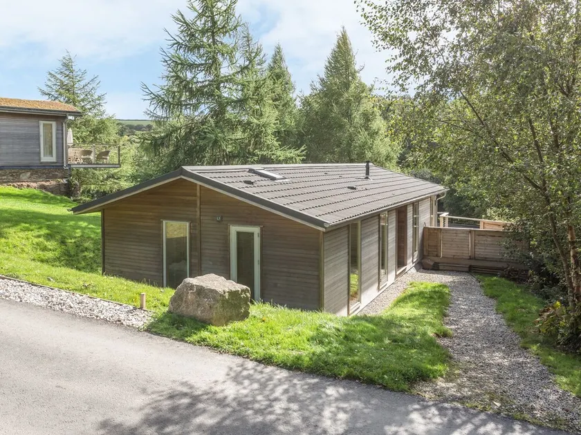 5 Lake View - Image 1