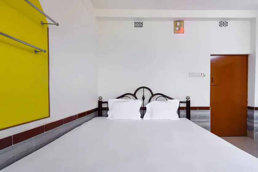 Sharav Chandra's Hotel by OYO Rooms - Image 1