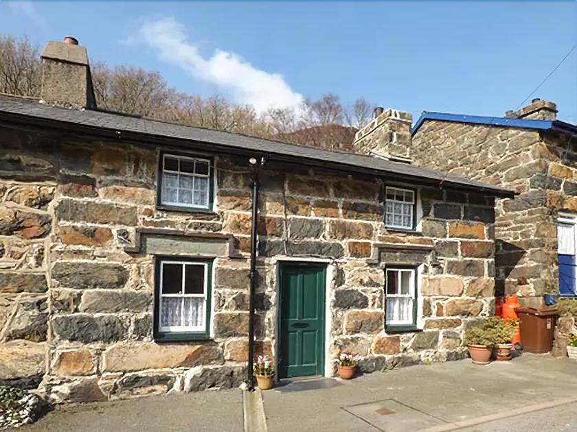 Pen Y Bont - Image 1