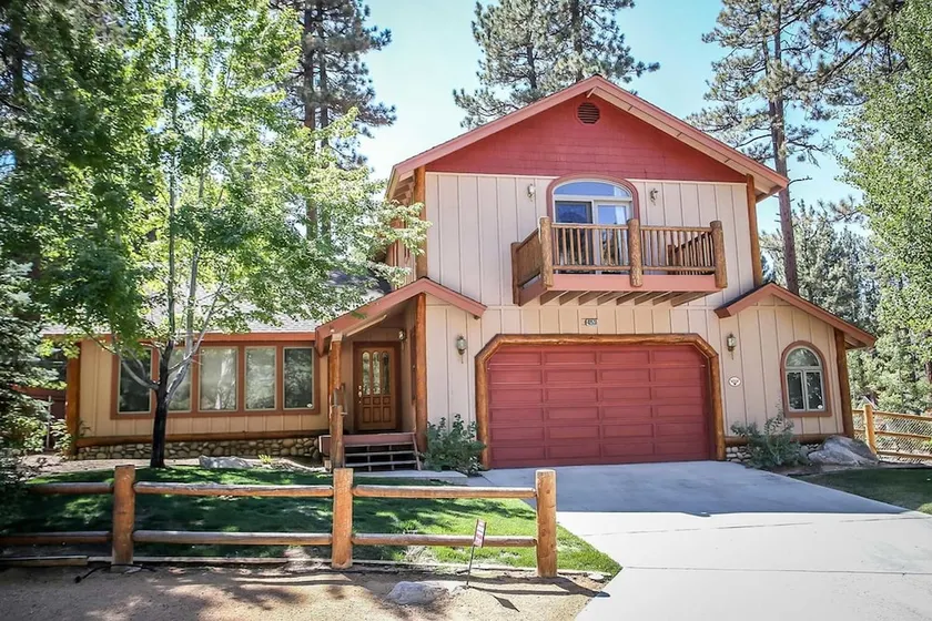 Gold Rush Lodge Retreat - Image 1