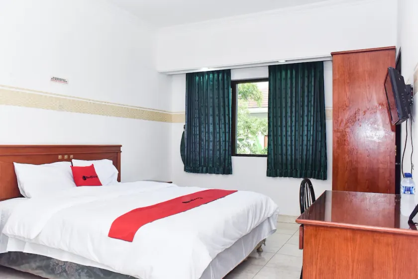 RedDoorz Near Lenmarc Mall Surabaya - Image 1