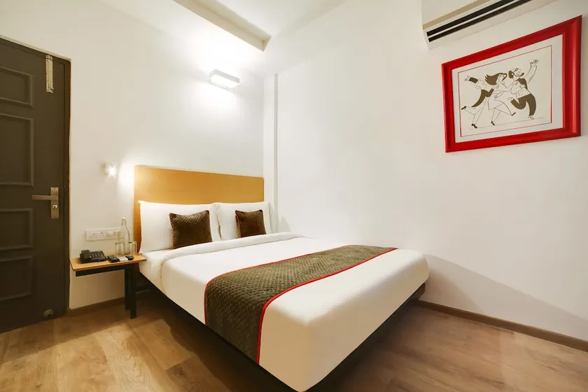 OYO Townhouse 230 Old Gurgaon Sector 14 - Image 1