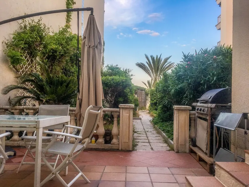 Authentic & beautiful one bedroom apartment - Image 1