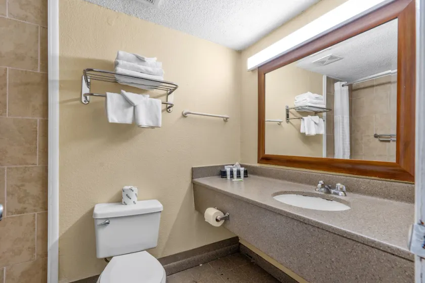 Days Inn by Wyndham Myrtle Beach Grand Strand - Image 1