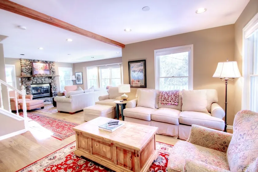 1717 Geneva Drive W - 4 Br Townhouse - Image 1