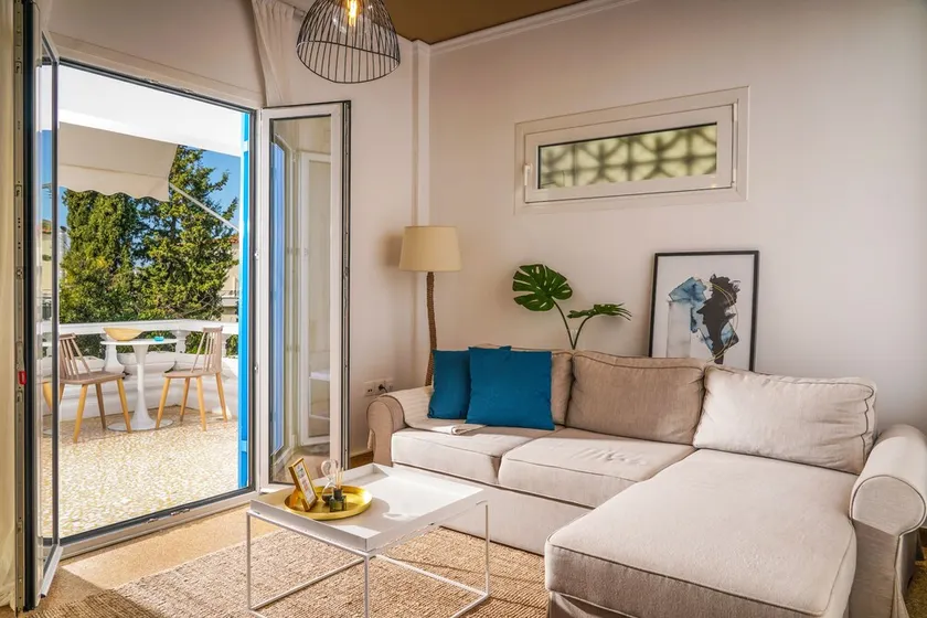 Breeze One Bedroom Apartment by BluPine - Image 1