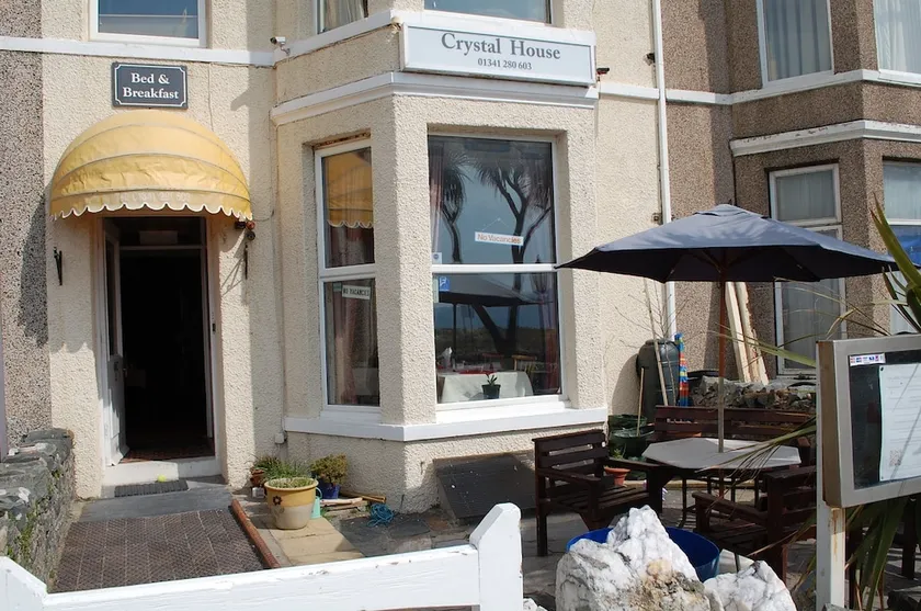 Crystal House Hotel - Image 1
