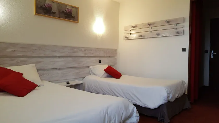 Hotel Les Ecrins - Image 1