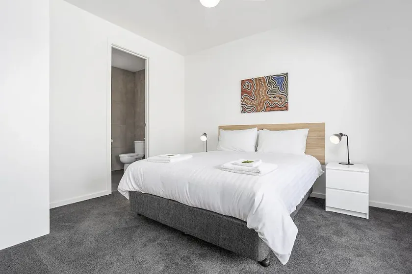 Coastal Vibe Apartments - Image 1