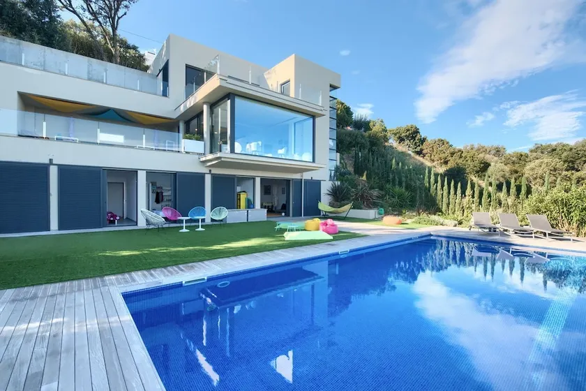 6 bedroom villa with sea views & pool in Sa Riera, Begur (H34) - Image 1