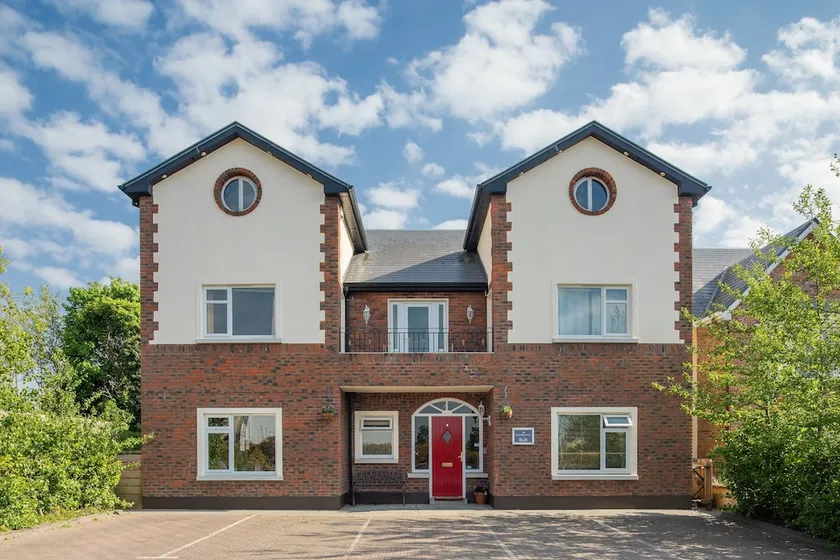 Pembroke House - Image 1