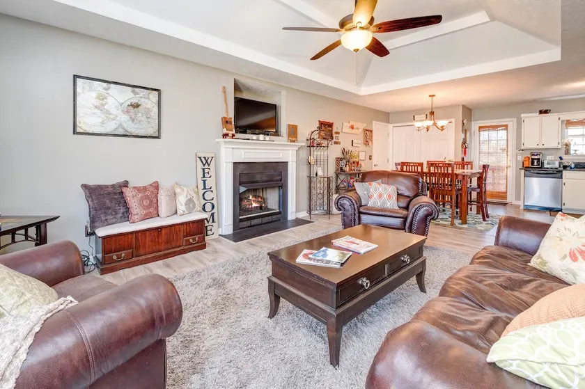 720 Veneta View Home - Image 1
