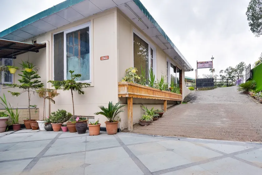 Hotel Aangan Regency - Image 1