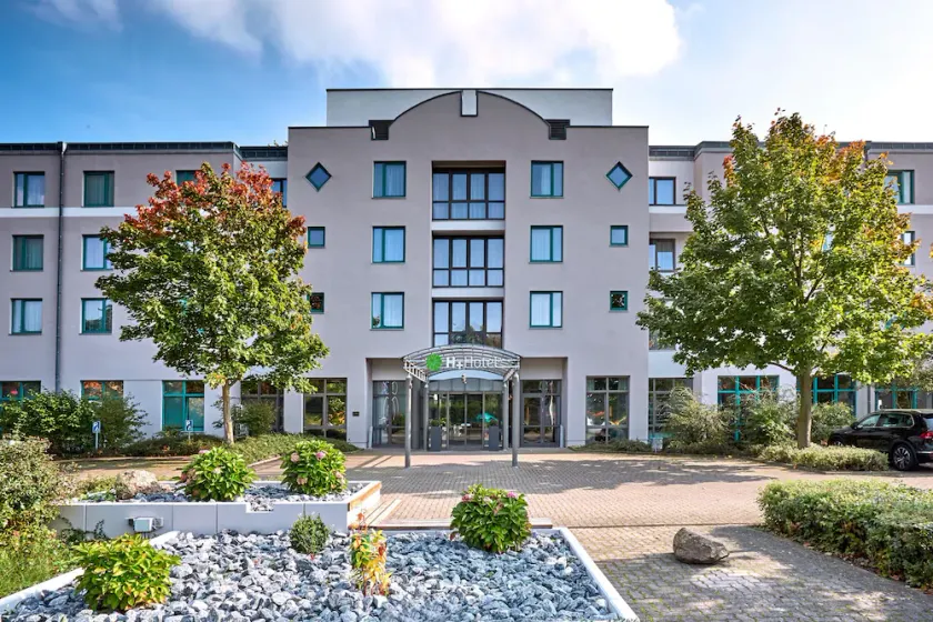 Sunday Hotel Hannover - Image 1