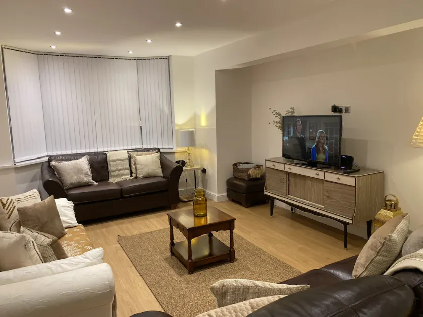 Top Notch Nottingham 5 bed House Park City Centre - Image 1