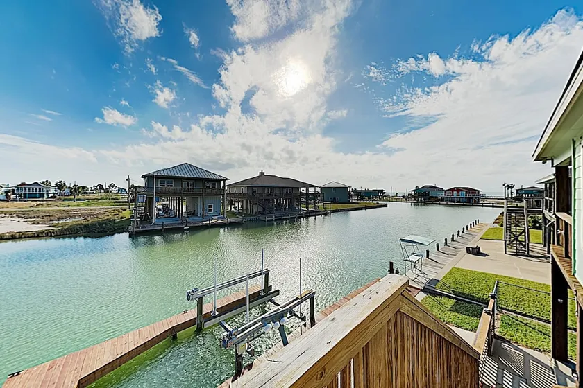 Canal-front Getaway W/ Enclosed Deck & Boat Dock 4 Bedroom Home - Image 1