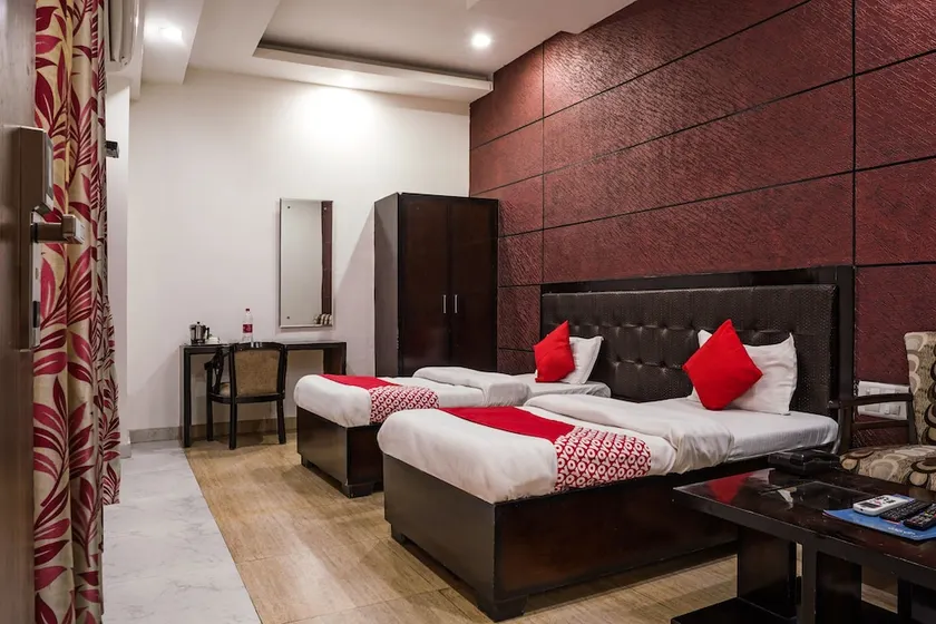 Hotel Kartikay Grand by OYO Rooms - Image 1
