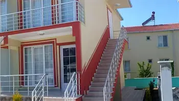 Abroz Apart Hotel - Image 1