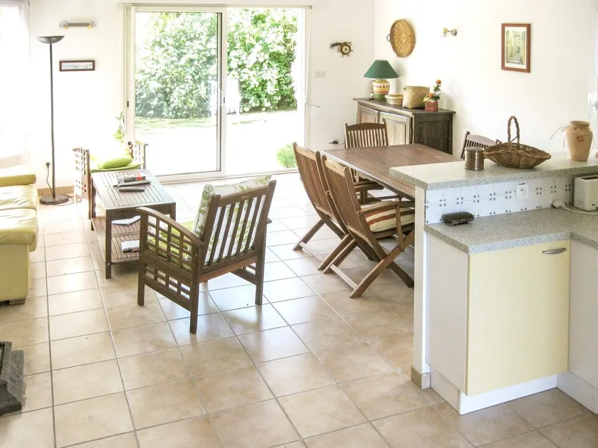 House With 3 Bedrooms in Ambon, With Enclosed Garden - 300 m From the Beach - Image 1